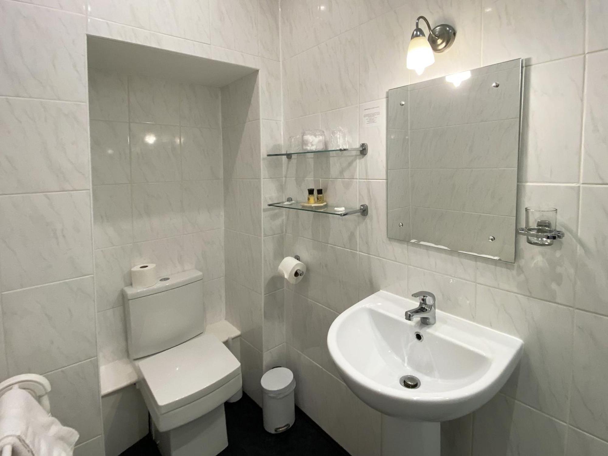 Double Room with Private Bathroom,1619181479:JPEG